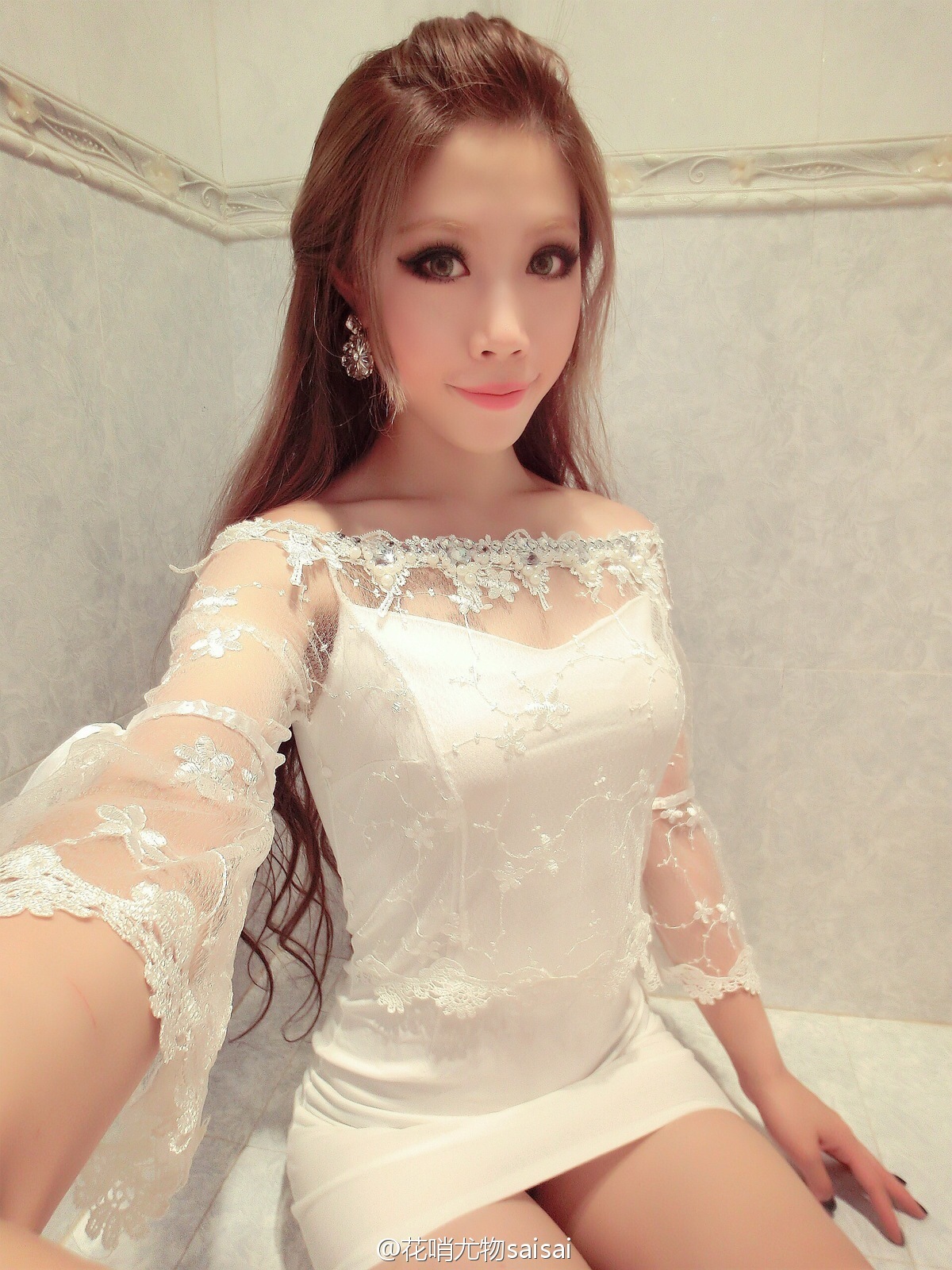 花哨尤物saisai的微博列表微女郎